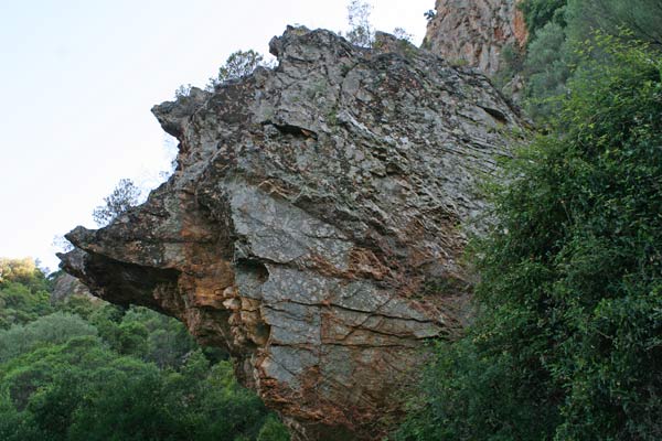 Sarroch (CA), caratteristica roccia nei pressi della Gola Is Cioffus "testa di cinghiale" 