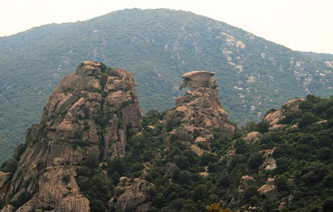 Sinnai (CA), "roccia aquilina" nella strada verso Sa Corti 